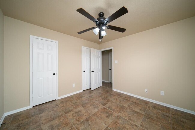 Building Photo - 2024 Silverwater Ct