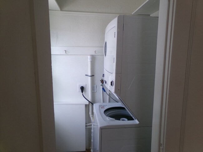 Building Photo - 1529 W First St