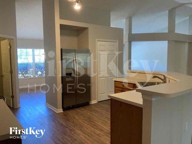 Building Photo - 3031 Hallow Dr