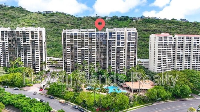 Building Photo - 501 Hahaione St