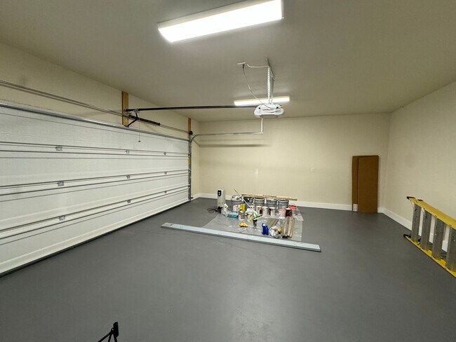 Building Photo - 581 NE Alameda Ave