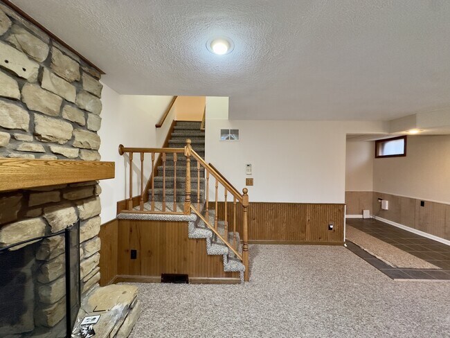 Building Photo - 690 Terrace Lake Rd
