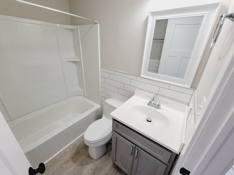 Building Photo - 41 Evergreene