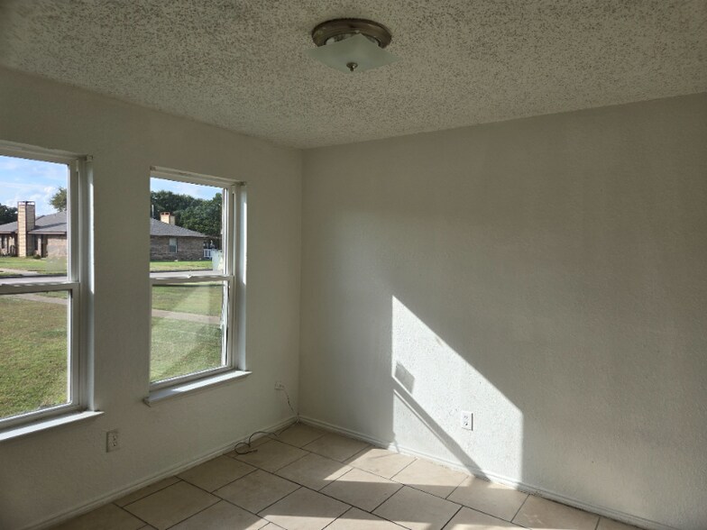 Building Photo - 2630 Cottonwood Ln