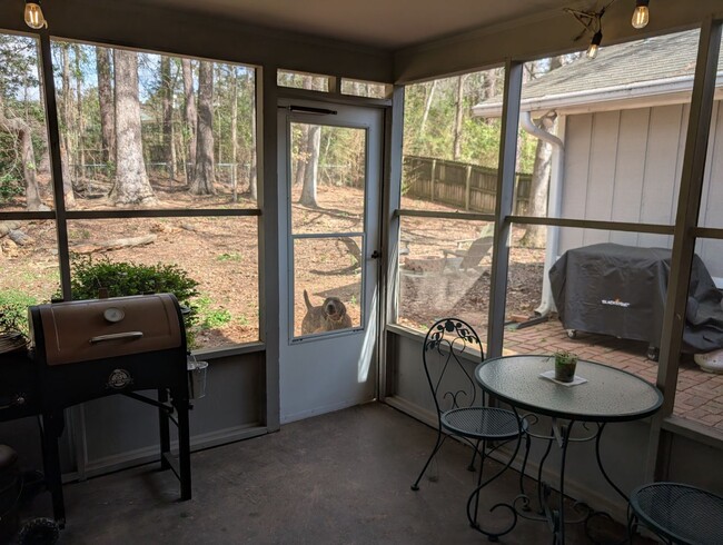 Building Photo - 940 Tacoma Dr