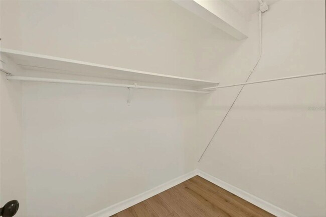 Building Photo - 925 16th Ave N
