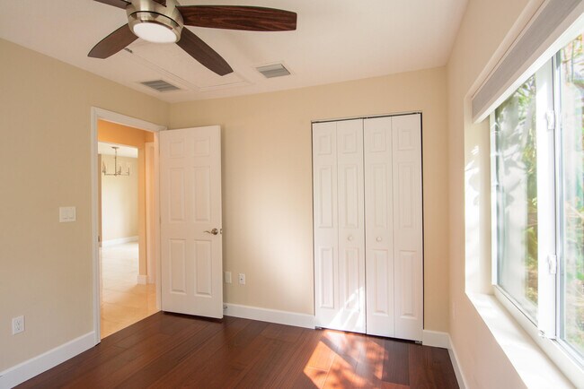 Building Photo - 364 Orange Way