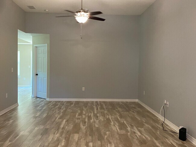 Building Photo - 3150 Vaccari Ct