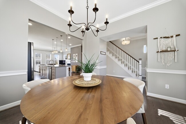 Building Photo - 1824 Hazelwood Rd