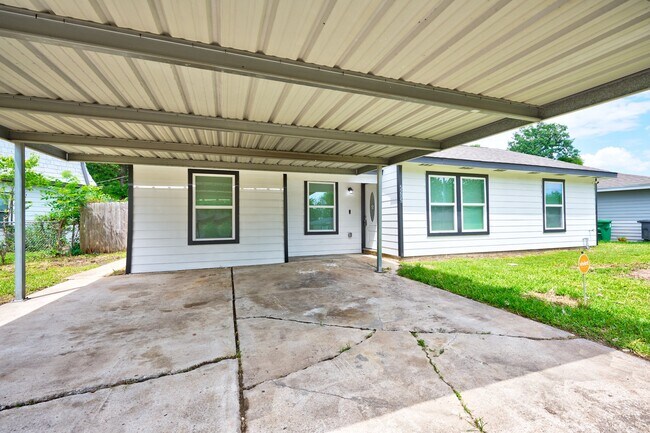 Building Photo - 5205 Southlea St