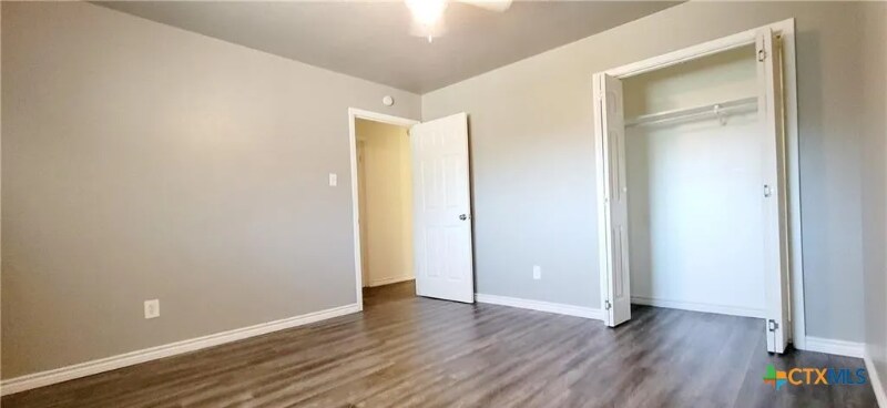 Building Photo - 613 Cedar Dr