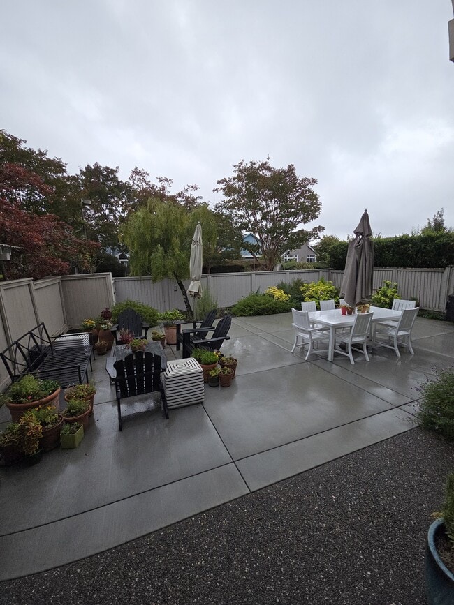 Building Photo - 10 Gregory Pl