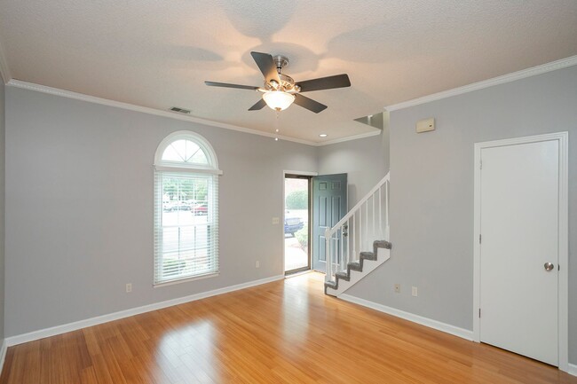 Building Photo - 127 Lakebrink Dr