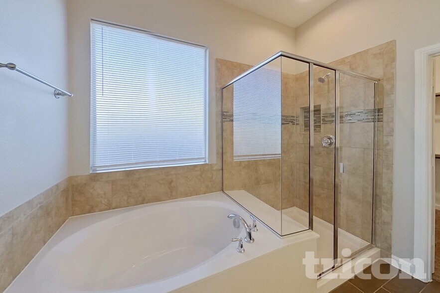 Building Photo - 612 Golden Bell Dr