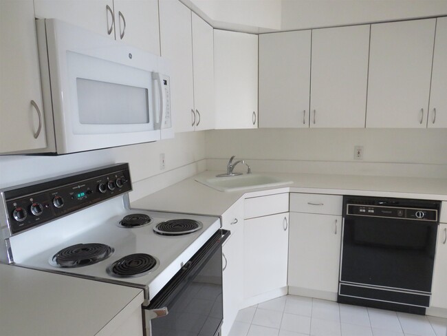 Building Photo - 22 69th St