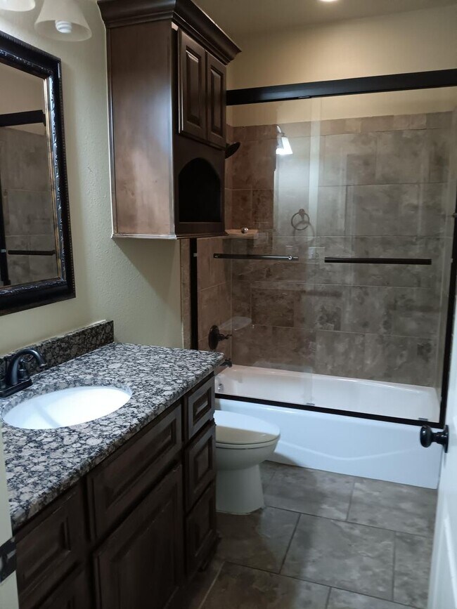 Building Photo - Hinge Property Management