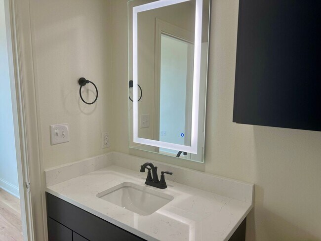 Building Photo - The Court At Overton