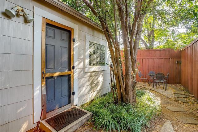 Building Photo - 4231 S Cresthaven Rd