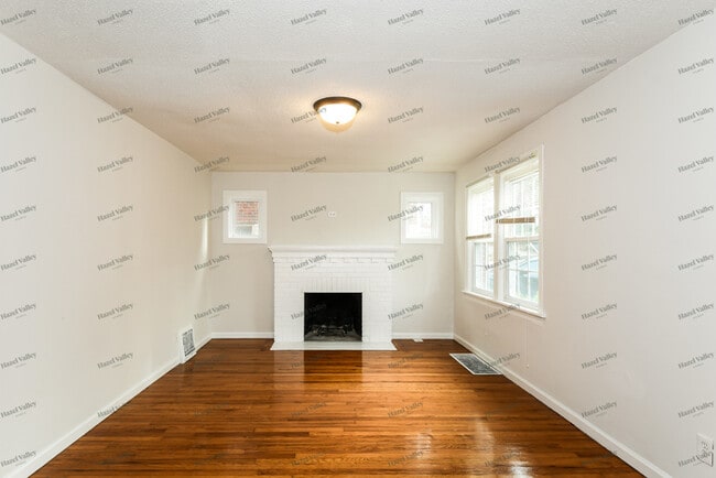 Building Photo - 515 Carson Rd