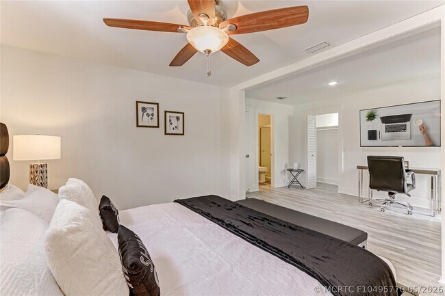 Building Photo - 16643 Redwood Way