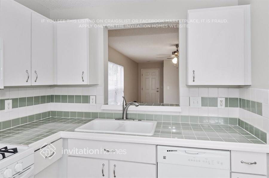 Building Photo - 28548 Seashell Ct