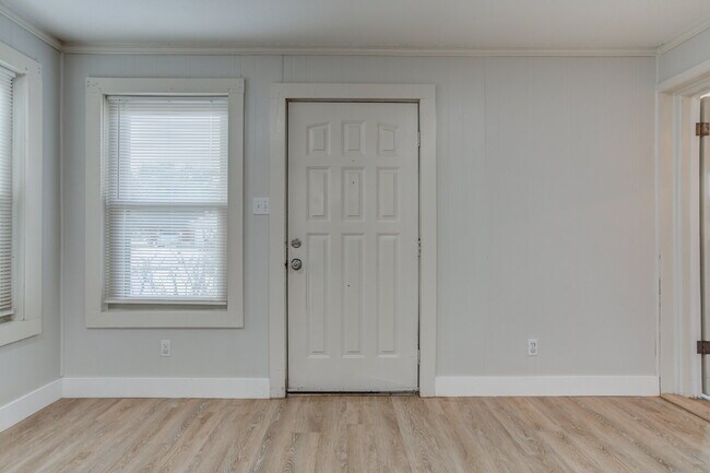 Building Photo - 4 Bed 3 Bath Pre-lease in Central Lubbock!!!