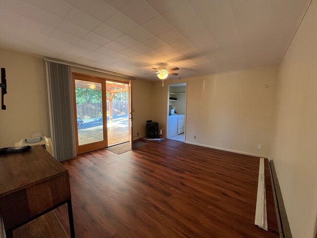 Building Photo - 2 Bed 2 Bath House with Breathtaking View ...