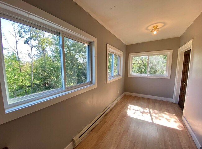 Building Photo - 2016-2018 E 6th Street