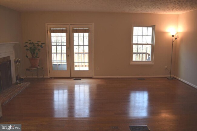 Building Photo - 1549 Autumn Ridge Cir