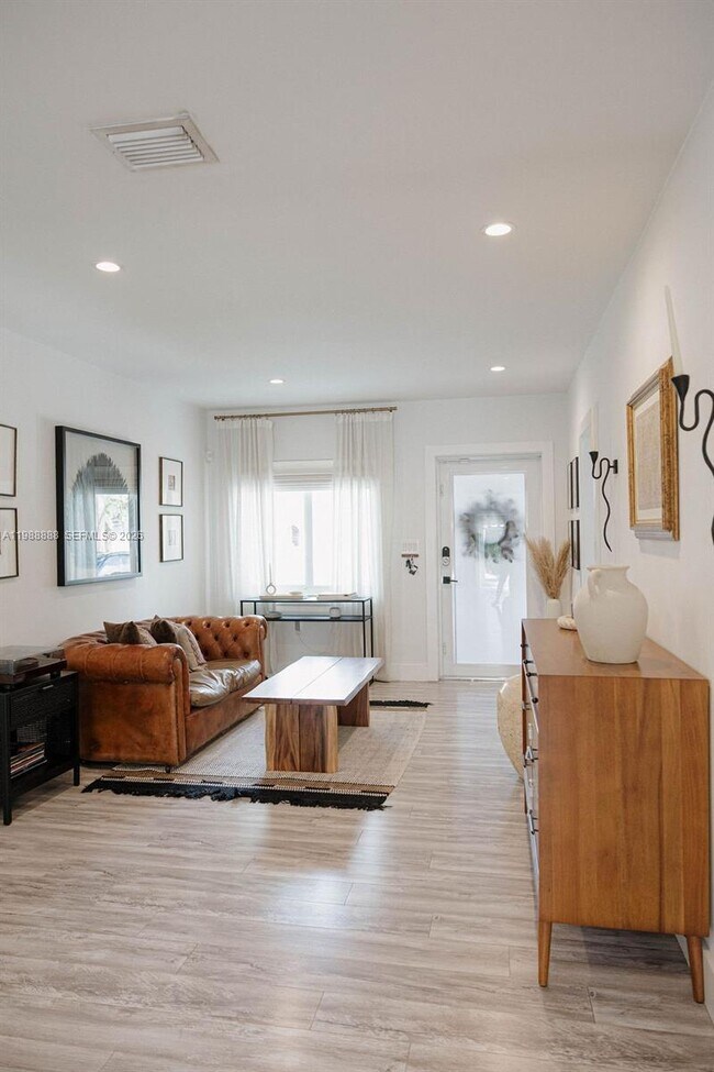 Building Photo - 3205 SW 68th Ave