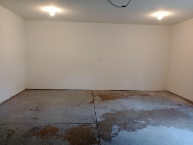 Building Photo - 1724 Louise Cir