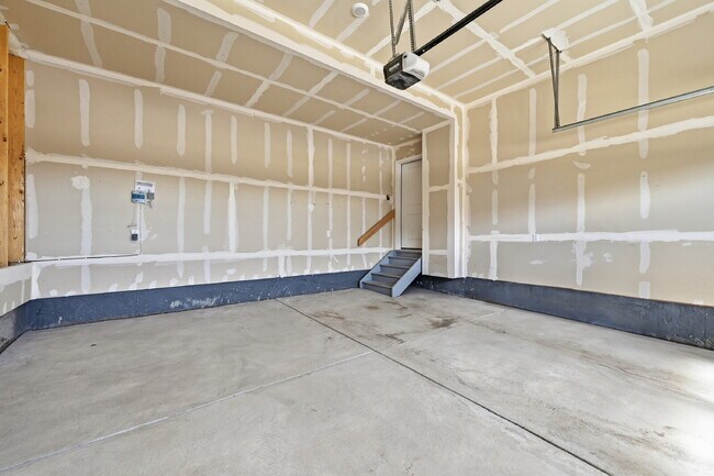 Building Photo - $2,695.95- 3 bed, 2.5 bath Home in Monument with Central AC and 2 Car Garage!