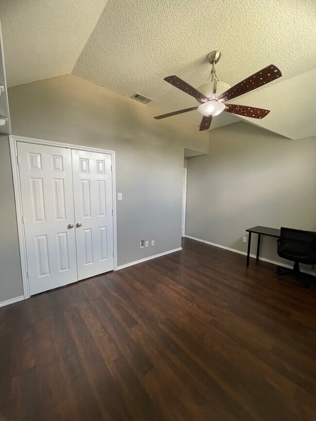Building Photo - 2420 Creek Crossing Ct