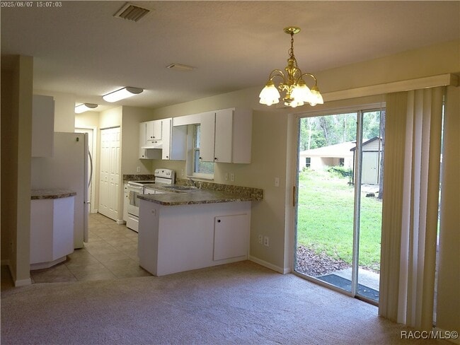 Building Photo - 6015 E Carmel Ln
