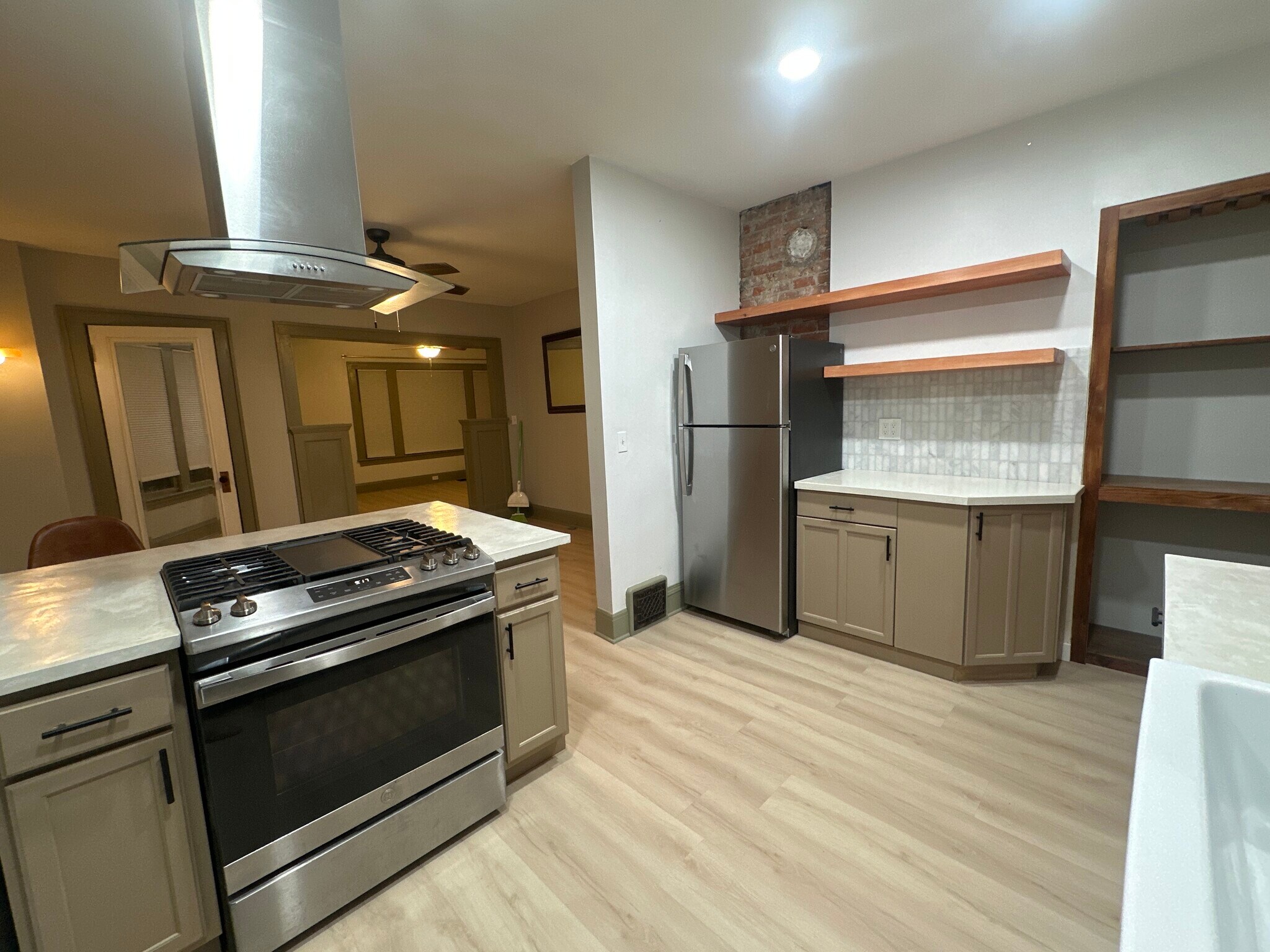 Building Photo - 9205 Clifton Blvd