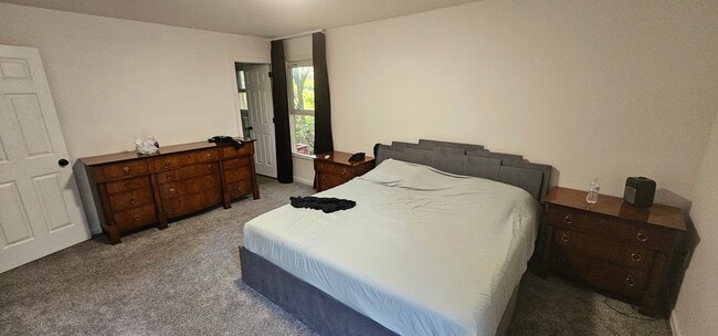 Building Photo - 260 Birchwood Dr