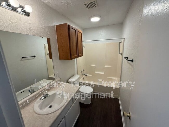 Building Photo - 1715 Short St