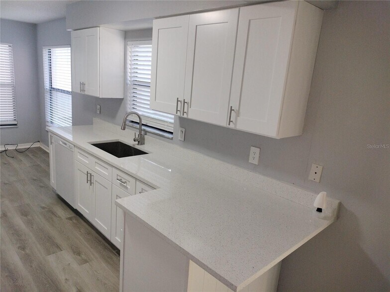 Building Photo - 725 Chilt Dr