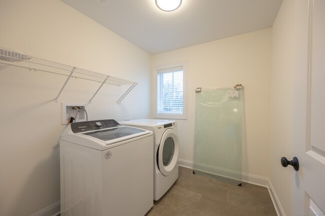 Building Photo - 242 S Main St