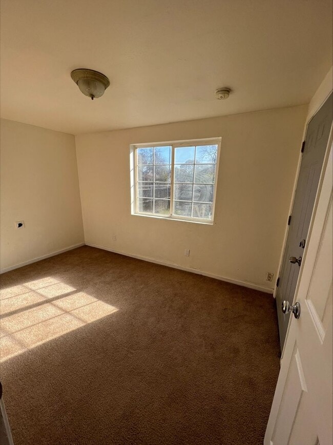 Building Photo - 4136 7th Ave