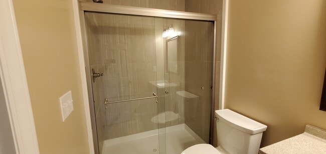 Master Bathroom - 1019 E Boyd St