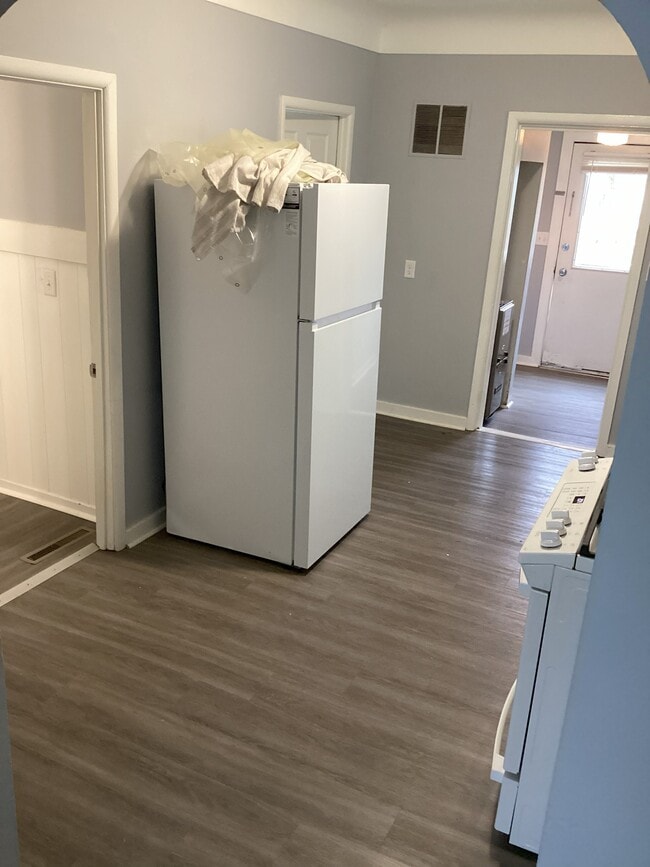 Building Photo - 1230 Chestnut St