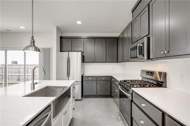 Building Photo - 3014 E 14th 1/2 St