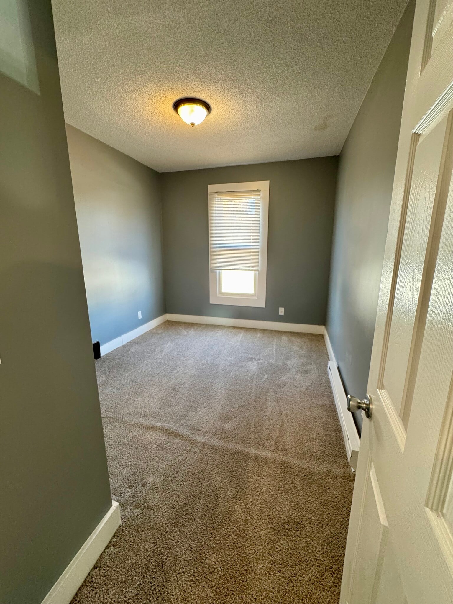 Building Photo - 627 N Division St