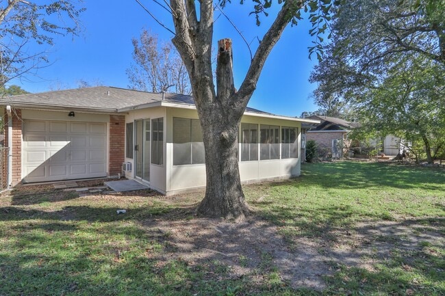 Building Photo - 506 Castlelake Dr