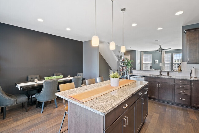 Building Photo - 8292 Heritage Crossing Ct