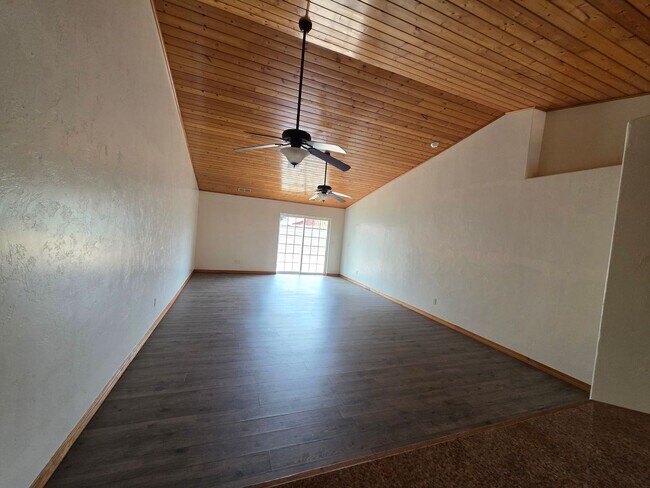 Building Photo - Large 3 bedroom 2 bath duplex. 1520 sq ft, vaulted ceilings