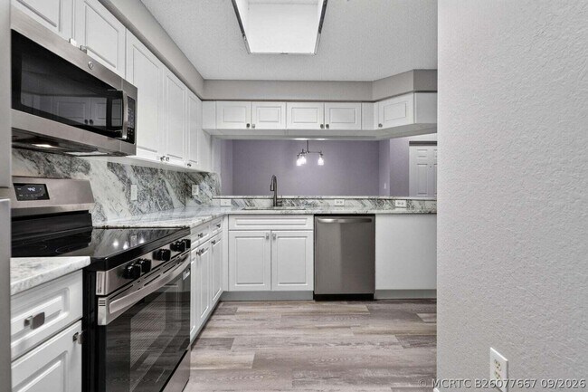Building Photo - 3022 Alcazar Pl