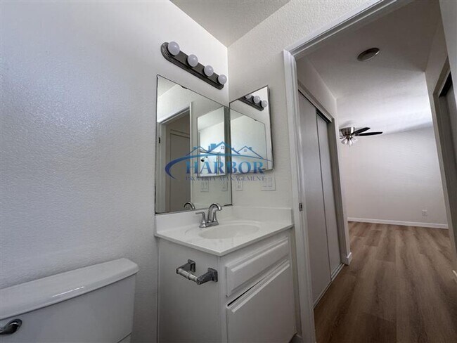 Building Photo - 961 W 1st St