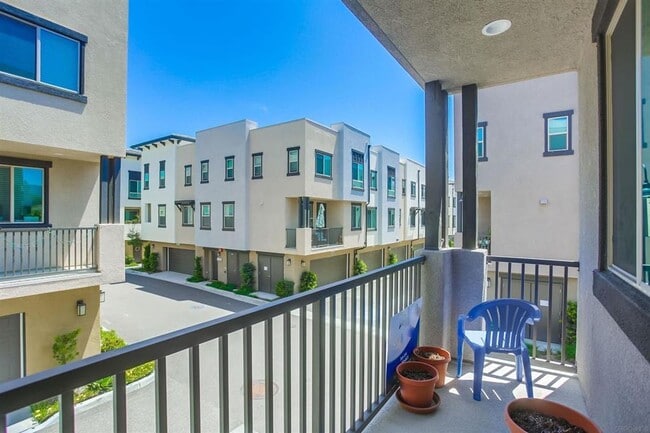 Building Photo - Modern 3-Bedroom, 3-Bath in Prime North Co...